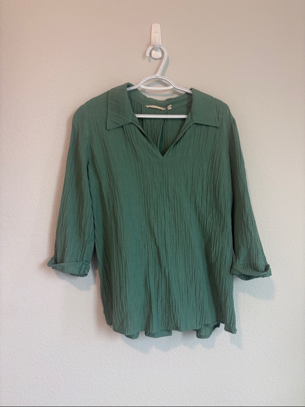 Soft Surroundings Moss Green Crinkle collared V-Neck Tunic L